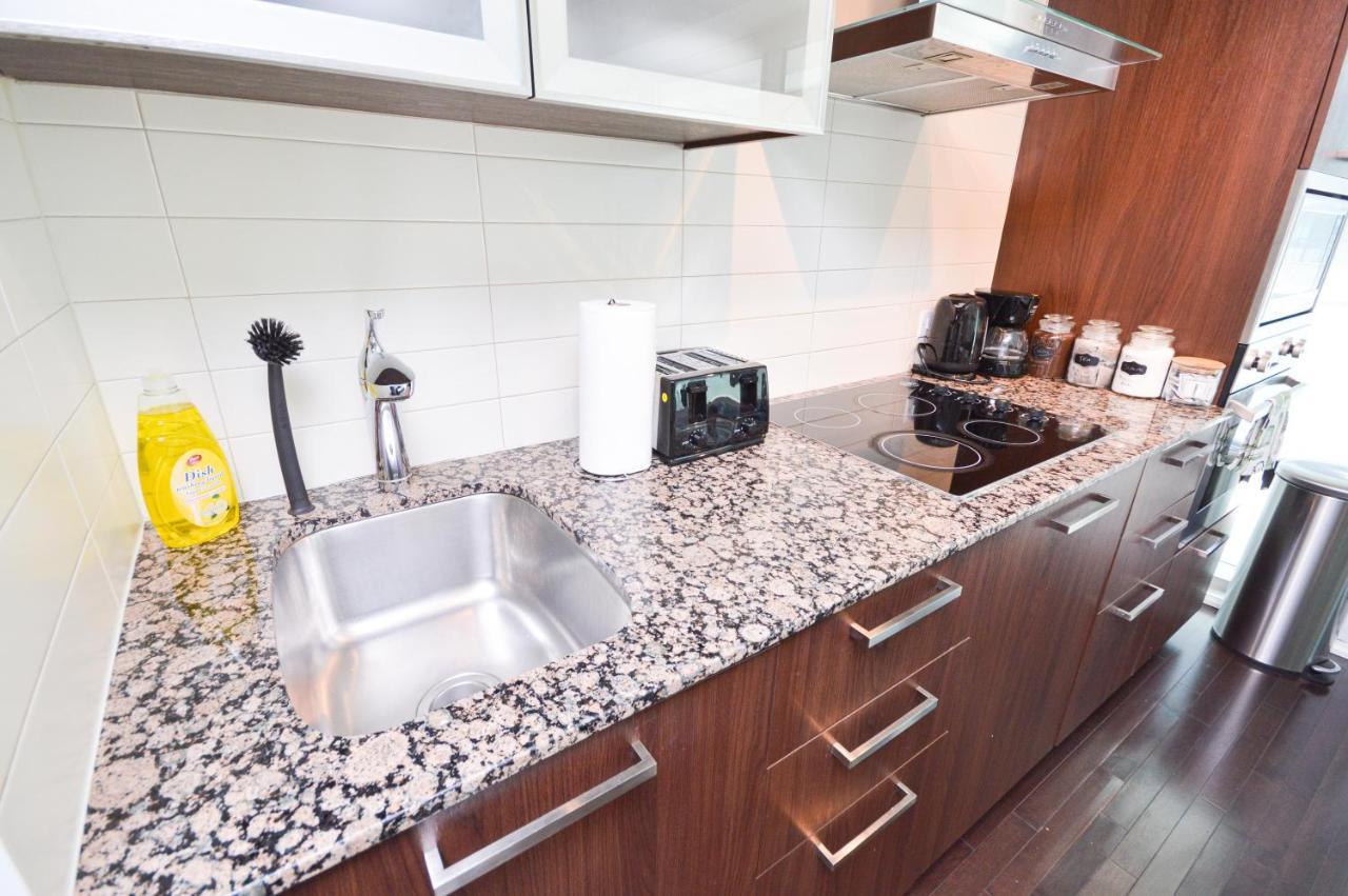 Downtown Toronto Condo Near Cn Tower, Mtcc, Rogers Center , Union Station Exterior photo